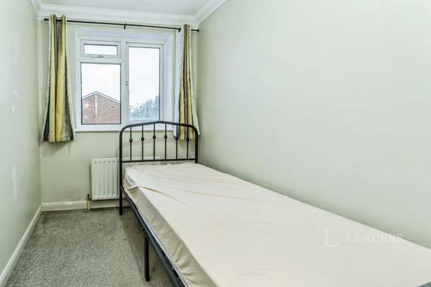 3 bedroom house to rent Oakapple Close, South Croydon, CR2 - Photo 1