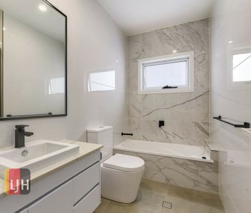 LARGE TOWNHOUSE SET IN BOUTIQUE COMPLEX WITH ALL THE EXTRAS! - Photo 6