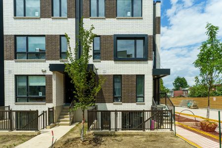 For Lease - 30 Ed Clark Gardens Unit# 2, Toronto, Ontario - Photo 3