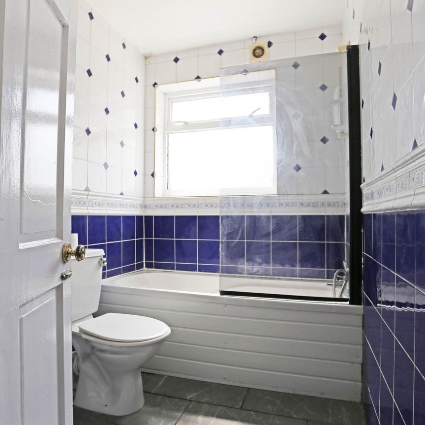Price £1,900 pcm - Available Now - Part Furnished - Photo 1