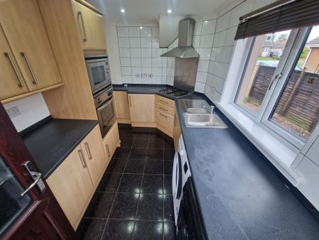3 bedroom detached house to rent - Photo 4