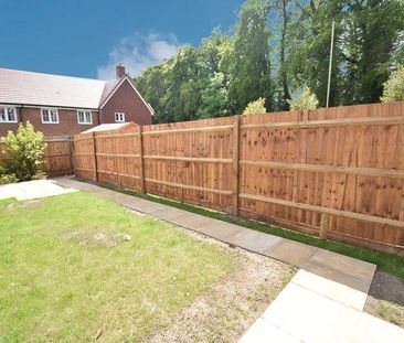3 bedroom terraced house to rent - Photo 3