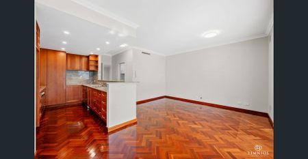 Luxury Waterfront Townhouse in Prestigious Claisebrook Cove - Photo 4