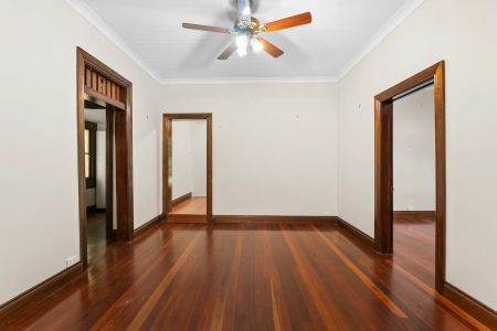 Charming Home in Convenient Location - Walk to Everything - Photo 2
