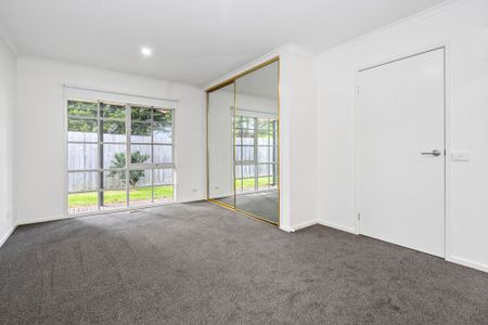 Spacious Four-Bedroom Family Home in Prime Frankston Location - Photo 2