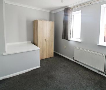 2 bedroom semi-detached house to rent - Photo 3
