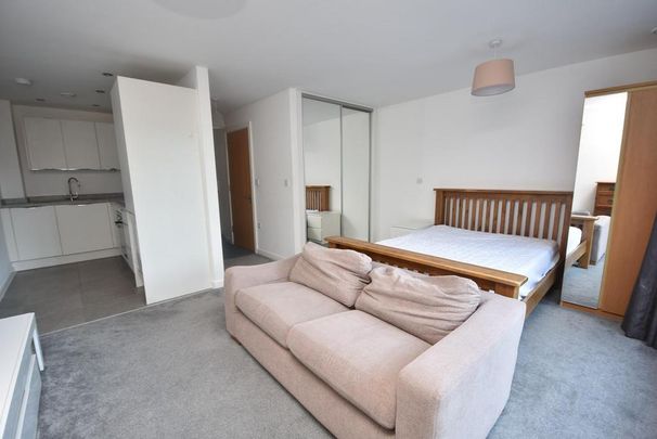 Studio to rent - Photo 1