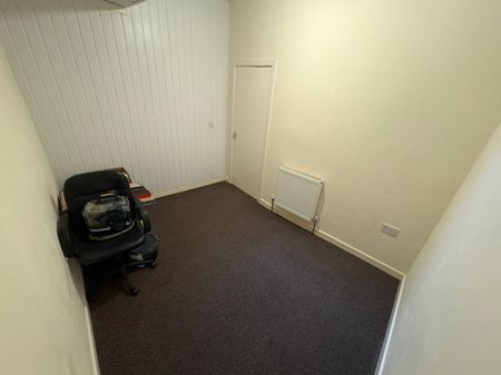 2 bed Apartment - To Let - Photo 5
