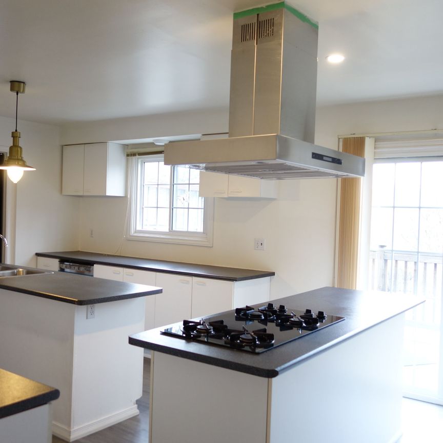 For Lease - 11951 Yonge Street, Richmond Hill, Ontario - Photo 1