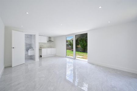 5 bedroom detached bungalow to rent - Photo 2