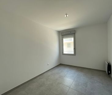 Appartement 3 pièces 73m2 MARSEILLE 9EME 1 084 euros - Photo 3