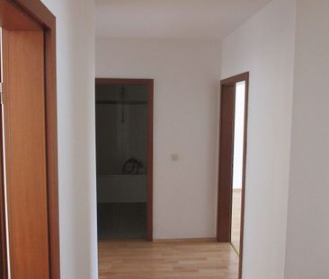 Tolle Wohnung mit Loggia und Einbauküche, Stellplatz möglich - Photo 1