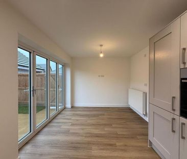 3 bedroom detached house to rent - Photo 3