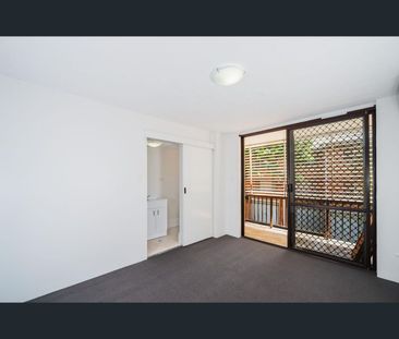 2/12 Brasted St, Taringa, Qld 4068 - Photo 3