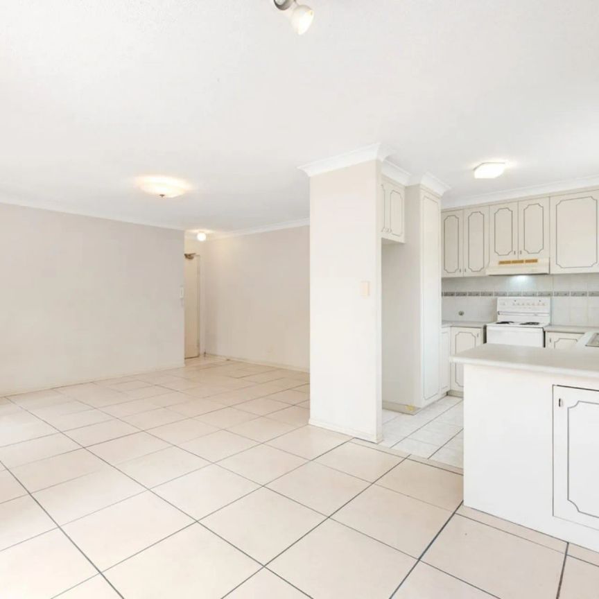 Bright 2-Bedroom Unit in Prime Coorparoo Location - Photo 1