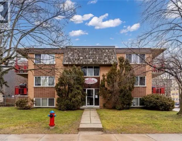 807 ROBINSON Street Unit# B | 807 ROBINSON Street Unit# B, Burlington - Photo 1