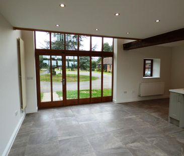 4 bedroom barn conversion to rent - Photo 1