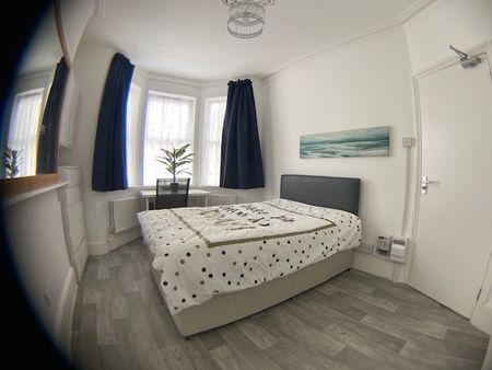 Room in a Shared House, Argyle Street, RG1 - Photo 3