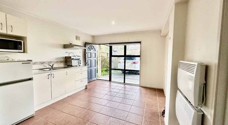 Small Family Home - Photo 3