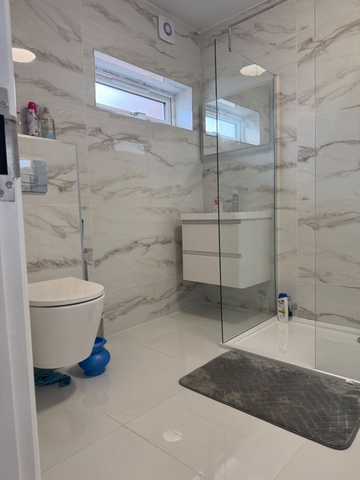 1 bedroom in a flat share to rent - Photo 4