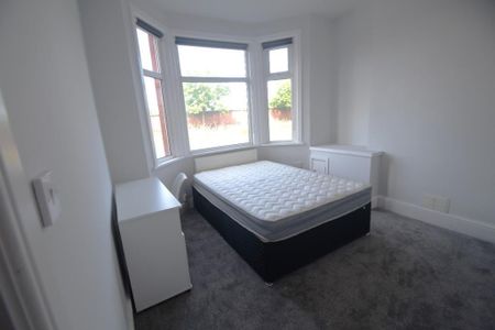 4 bedroom end of terrace house to rent - Photo 4