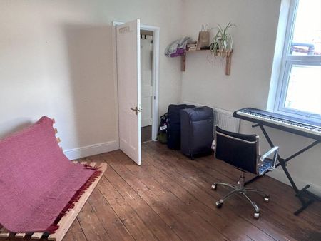 2 bedroom terraced house to rent - Photo 2