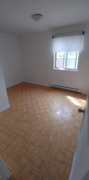 Pointe St-Charles- Nice 5 1/2 Available - Photo 1