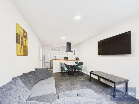 2 bedroom Flat To Let - Photo 1