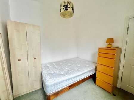 1 bedroom in a house share to rent - Photo 4