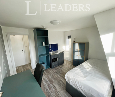 studio to rent 79-81 West Street, Brighton, BN1 - Photo 3