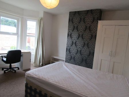 4 bedroom semi-detached house to rent - Photo 4