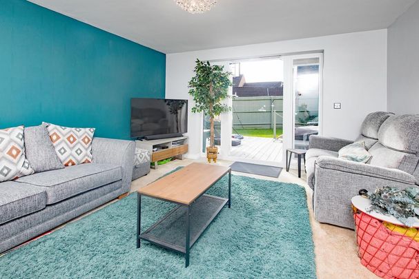 3 bedroom end of terrace house to rent - Photo 1