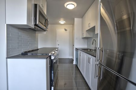 Benson Apartments - Photo 2