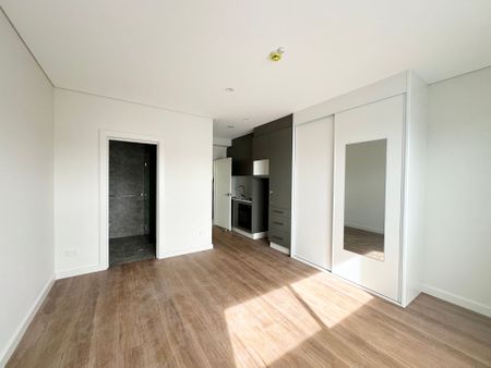 Modern Studio Including Appliances For Your Convenience! - Photo 3