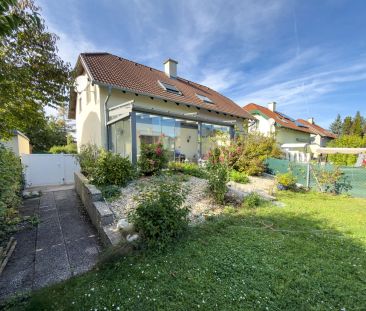 Wohnen mit Wohlfühlfaktor – Doppelhaushälfte mit Wintergarten, Pool... - Photo 2