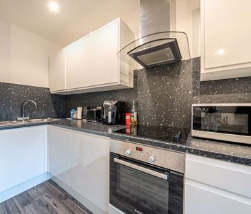 Catteshall Lane, Godalming, Surrey, GU7 - Photo 3