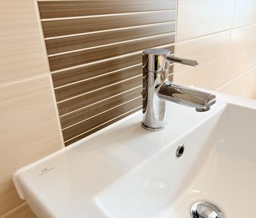 1 Bed Flat, St. Mildreds Road, SE12 - Photo 2