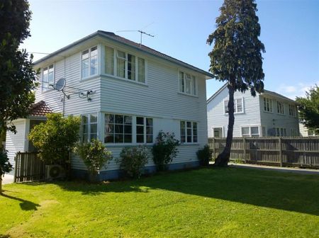 136 Emmett Street, Shirley - Photo 4
