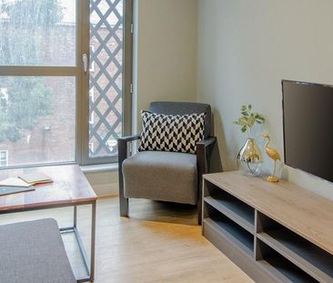 1 bedroom in a flat share to rent - Photo 2