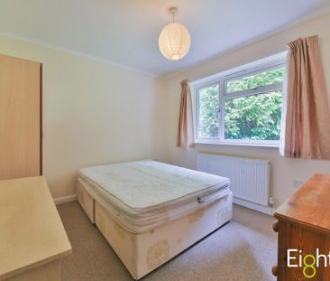 4 bedroom terraced house to rent - Photo 3