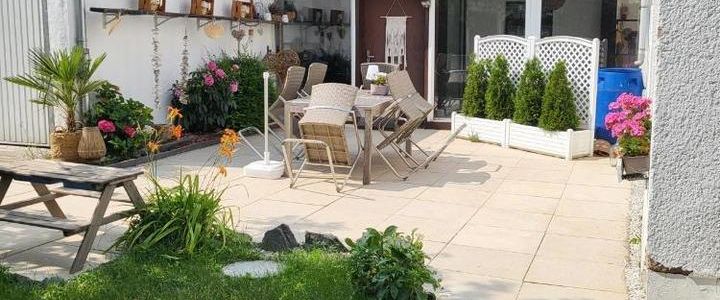 große 2 Zimmer EG Wohnung mit Gartenanteil in Neundorf ab 01.12.2025 frei !! - Photo 1