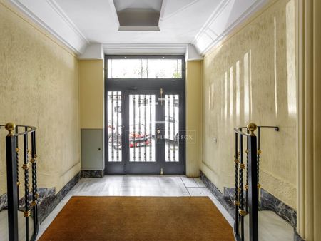 Excellent 2 Bedroom apartment for rent in Almagro, Madrid - Photo 4