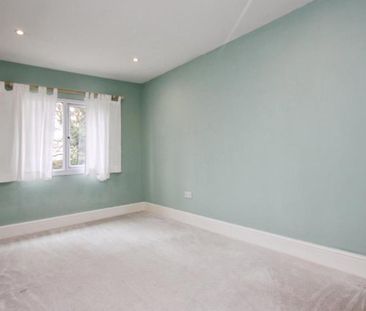 Located on Orion Drive, Little Stoke, is this beautifully presented... - Photo 3