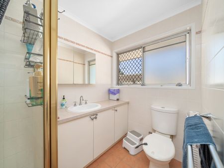 5 Eyre Avenue, Petrie QLD 4502 - House For Rent - $800 | Domain - Photo 5