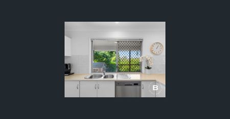 Entertain, Relax & Enjoy – The Perfect Family Home - Photo 2