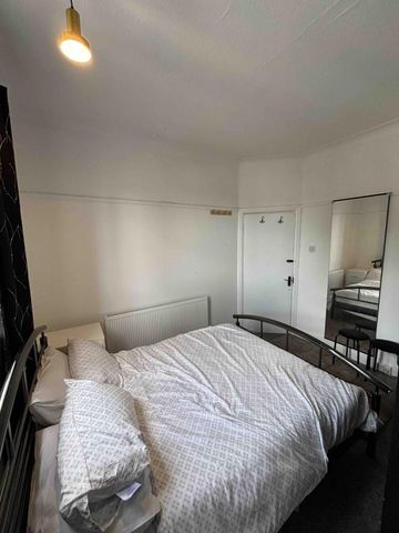 Newly Refurbished One Bed Flat to Let in HA5 £1500PCM - Photo 4