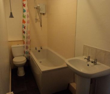 3 bedroom terraced house to rent - Photo 6
