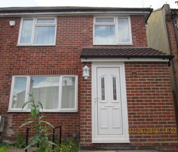 5 bedroom semi-detached house to rent - Photo 4