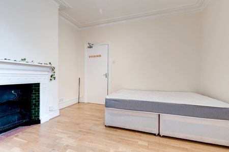 Room in a Shared Flat, Durnsford Road, SW19 - Photo 2