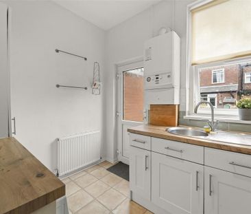 2 bedroom terraced house to rent - Photo 2